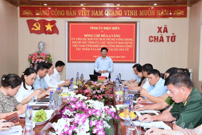 Phó Bí thư Tỉnh ủy Mùa A Vảng phát biểu chỉ đạo, định hướng xã Chà Tở một số cách làm, giải pháp để phát triển kinh tế, xã hội trên địa bàn thời gian tới.