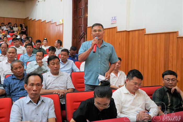 Đại biểu đề xuất ý kiến, kiến nghị tại hội nghị.
