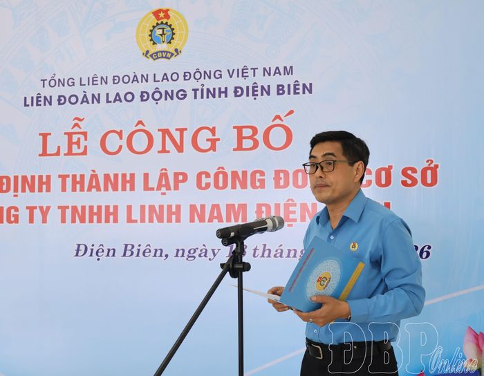  Chủ tịch LĐLĐ tỉnh Tẩn Minh Long phát biều tại lễ công bố.
