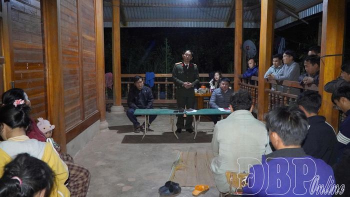 Không quản ngày đêm, Thượng tá Vàng A Xó, Phó Trưởng phòng An ninh nội địa Công an tỉnh thường xuyên bám bản, giúp người dân nâng cao nhận thức, ý thức chấp hành pháp luật.