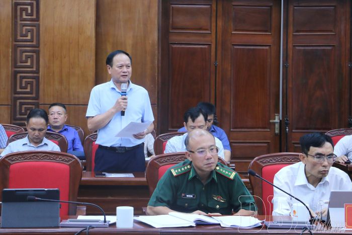 Đại diện lãnh đạo xã Na Son phát biểu tại hội nghị.