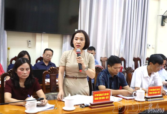 Đại biểu tham gia ý kiến tại hội nghị.