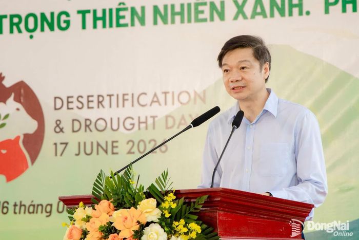 Ông Trần Quang Bảo, Cục trưởng Cục Lâm nghiệp và Kiểm lâm, phát biểu tại lễ mít tinh và phát động trồng cây. Ảnh: C.P. Việt Nam