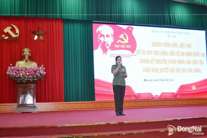 Phần thi thuyết trình của các thí sinh. Ảnh: Phương Hằng