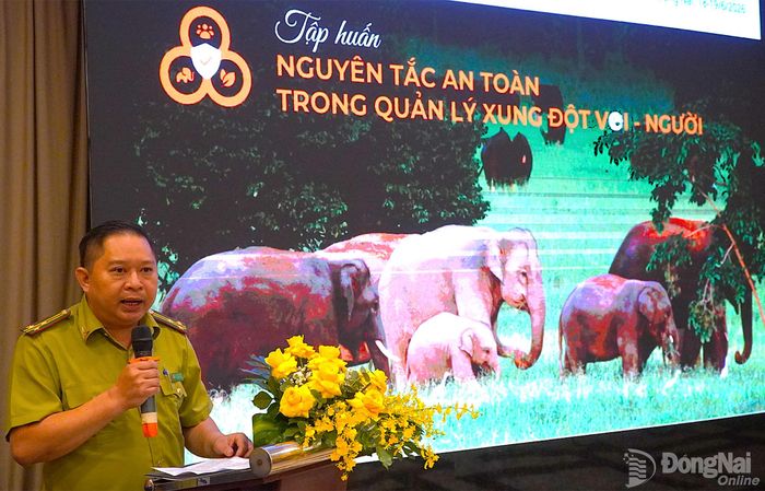 Ông Cổ Tấn Huy, Phó Chi cục trưởng Chi cục Kiểm lâm thành phố Đồng Nai phát biểu khai mạc lớp tập huấn. Ảnh: An Nhơn