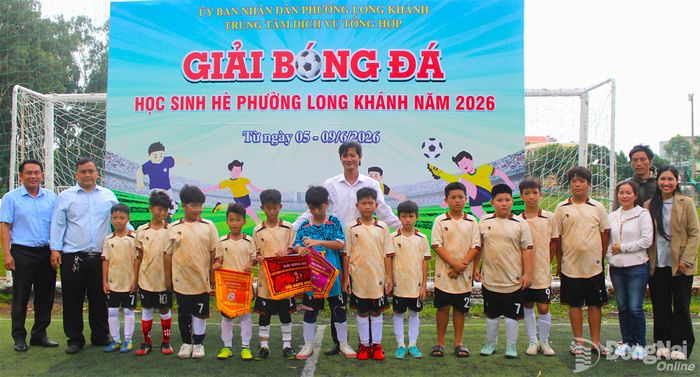 Các cầu thủ Đội U11 phường Long Khánh được tuyển chọn từ Giải bóng đá học sinh hè phường Long Khánh năm 2026. Ảnh: CTV