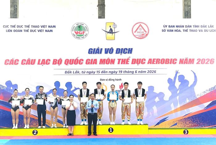 Đội tuyển Aerobic Đồng Nai đoạt huy chương vàng bài nhóm 5 người A trên 18 tuổi. Ảnh: ĐVCC