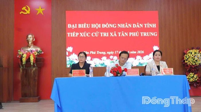 Đại biểu HĐND tỉnh đơn vị số 5 tiếp xúc cử tri xã Tân Phú Trung.