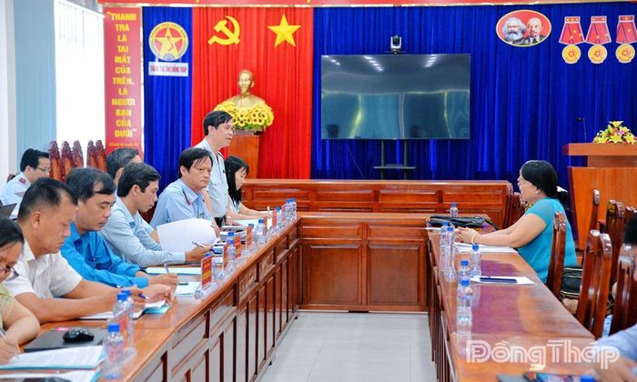Quang cảnh buổi tiếp xúc, đối thoại.