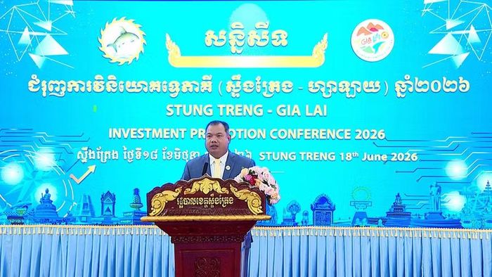 Tỉnh trưởng tỉnh Stung Treng Sor Soputra phát biểu tại hội nghị. Ảnh: R'Piên