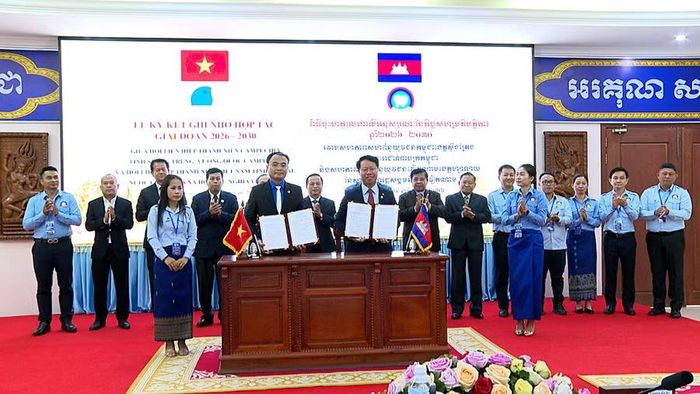 Hội LHTN Việt Nam tỉnh Gia Lai và Hội LHTN tỉnh Stung Treng ký kết bản ghi nhớ hợp tác giai đoạn 2026-2030. Ảnh: R'Piên