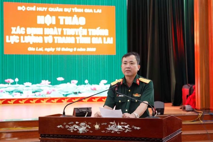  Đại tá Nguyễn Thế Vinh - Ủy viên Ban Thường vụ Tỉnh ủy, Chỉ huy trưởng Bộ CHQS tỉnh phát biểu khai mạc hội thảo. Ảnh: H.P 