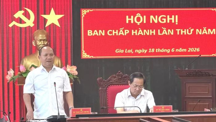 Đồng chí Rah Lan Chung phát biểu tại hội nghị. Ảnh: Hoàng Vũ