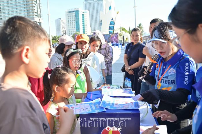 Ngày hội có nhiều hoạt động hấp dẫn thu hút các bạn trẻ tham gia.