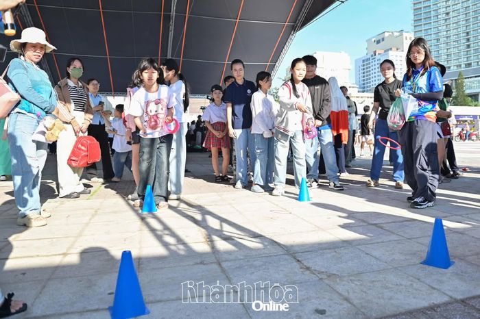 Trong khuôn khổ ngày hội còn có nhiều hoạt động giao lưu, trò chơi sôi nổi. 