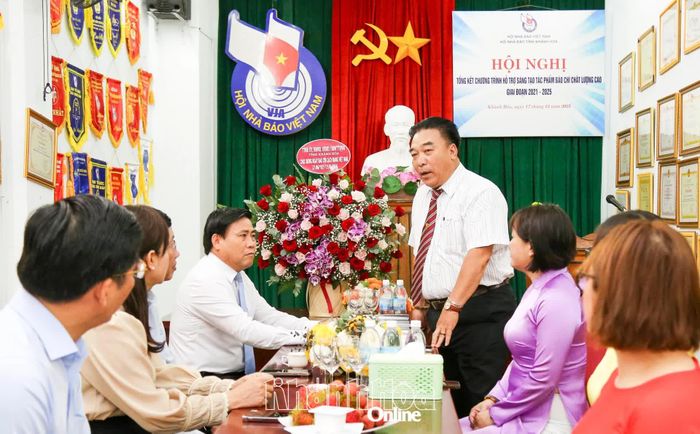 Chủ tịch Hội Nhà báo tỉnh báo cáo một số kết quả nổi bật trong hoạt động của hội.