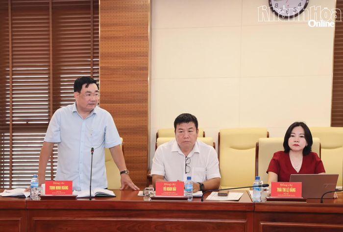 Đồng chí Trịnh Minh Hoàng phát biểu tại phiên họp.