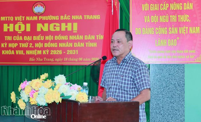 Lãnh đạo UBND phường Bắc Nha Trang trả lời các vấn đề cử tri kiến nghị thuộc thẩm quyền.
