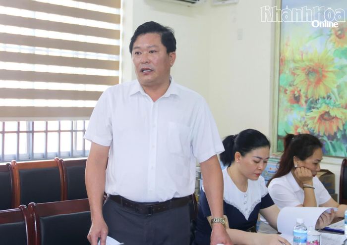 Lãnh đạo Trung tâm Văn hóa tỉnh báo cáo tiến độ các công việc được giao.