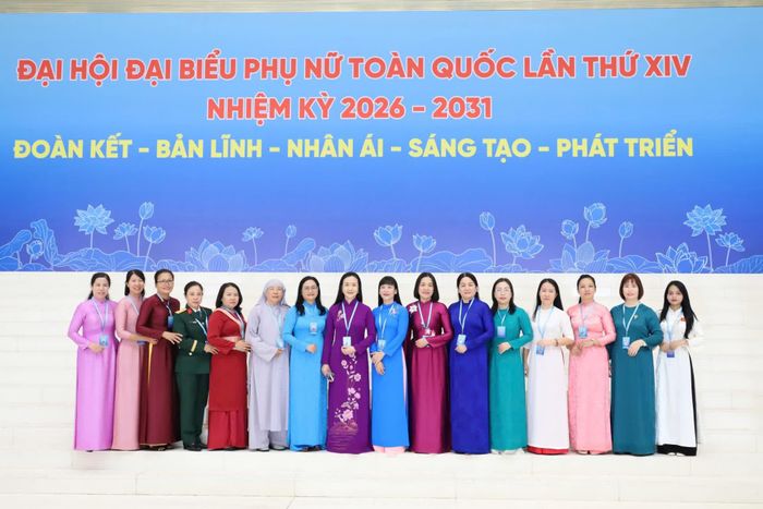 Đoàn đại biểu Hội Liên hiệp Phụ nữ tỉnh Khánh Hòa tham dự đại hội.