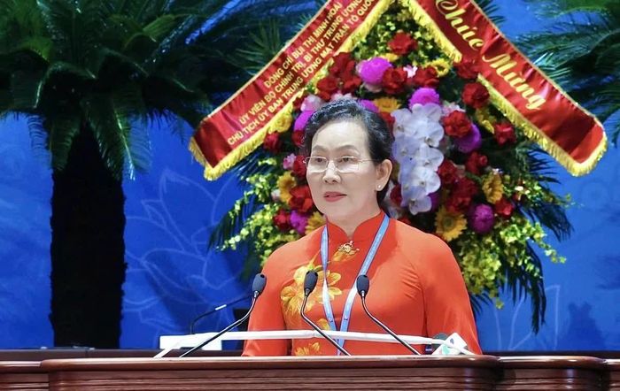Ủy viên Trung ương Đảng, Phó Chủ tịch Ủy ban Trung ương MTTQ Việt Nam, Chủ tịch Hội LHPN Việt Nam Lê Thị Thủy phát biểu khai mạc Đại hội đại biểu Phụ nữ toàn quốc lần thứ XIV. Ảnh: Báo Phụ nữ Việt Nam.