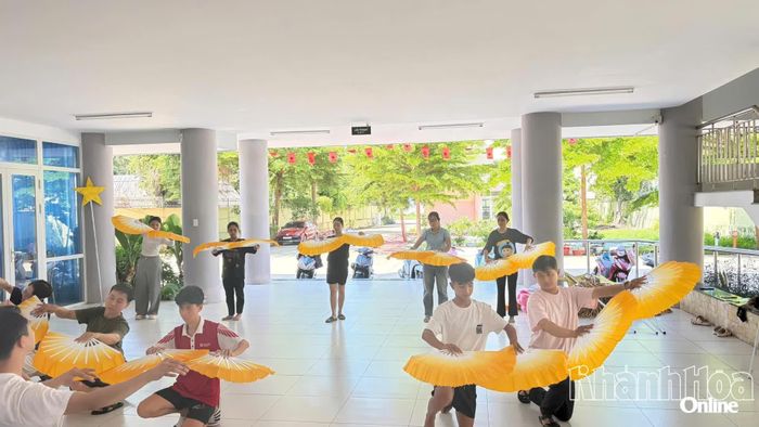 Đoàn nghệ thuật quần chúng tỉnh Tây Ninh đang tích cực luyện tập.