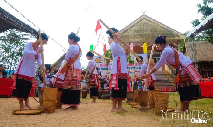 Hình ảnh trong đời sống sinh hoạt của đồng bào Chăm tại Gia Lai.