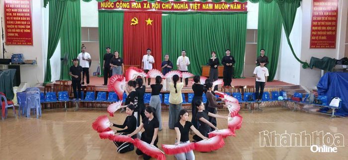 Đoàn Lâm Đồng luyện tập các tiết mục văn nghệ.