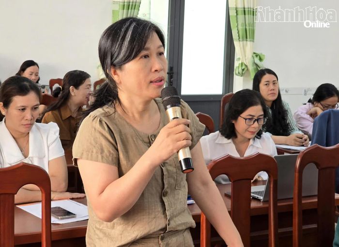 Cử tri xã Xuân Hải phát biểu ý kiến.