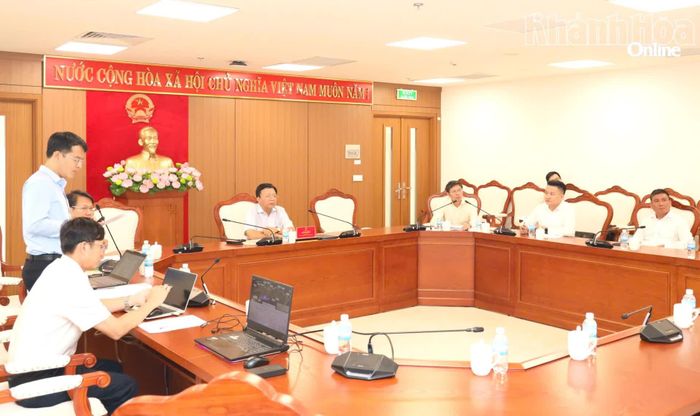 Quang cảnh cuộc họp.