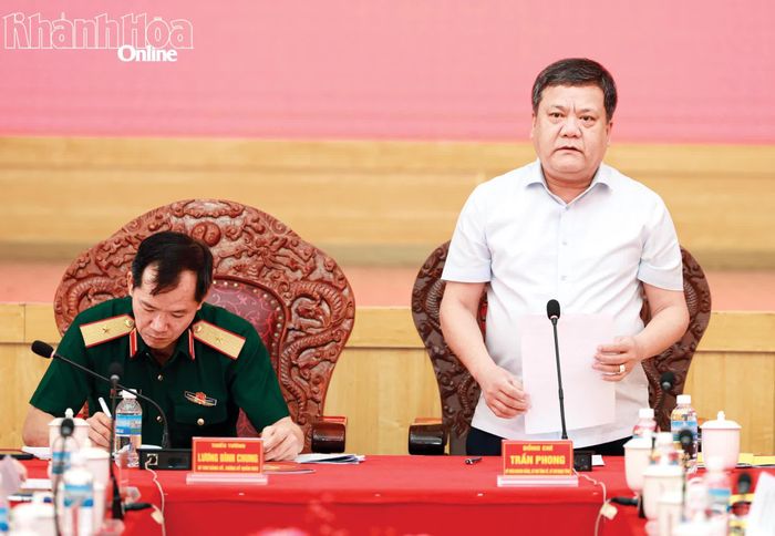 Bí thư Tỉnh ủy Trần Phong phát biểu tại hội nghị.