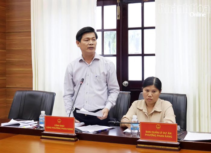 Lãnh đạo phường Phan Rang phát biểu tại buổi tiếp công dân.