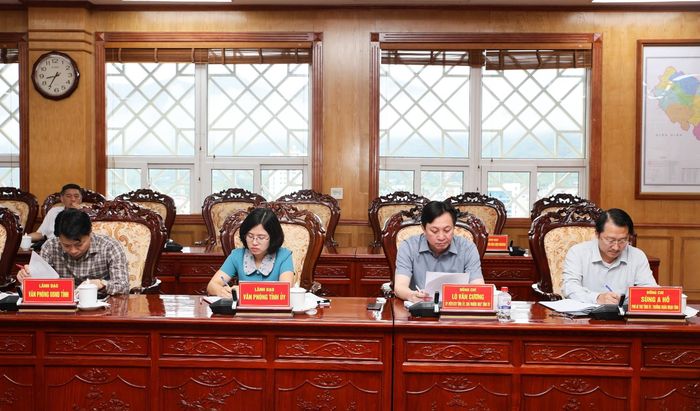 Đại biểu dự cuộc họp. 