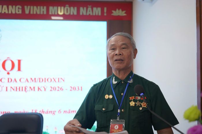 Đồng chí Nguyễn Hữu Chỉnh trình bày tham luận tại đại hội.