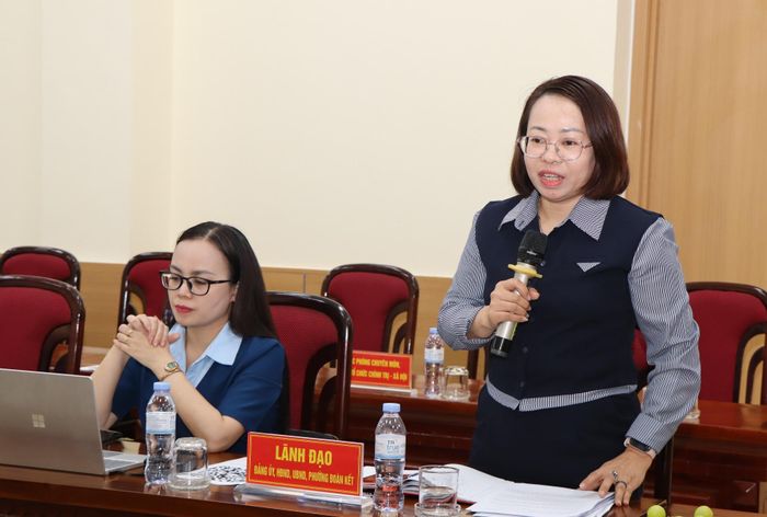 Lãnh đạo UBND phường Đoàn Kết phát biểu ý kiến.