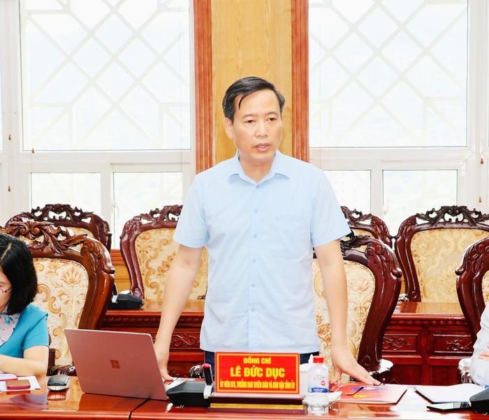 Đồng chí Lê Đức Dục - Ủy viên Ban Thường vụ, Trưởng Ban Tuyên giáo và Dân vận Tỉnh ủy phát biểu ý kiến tại cuộc họp.
