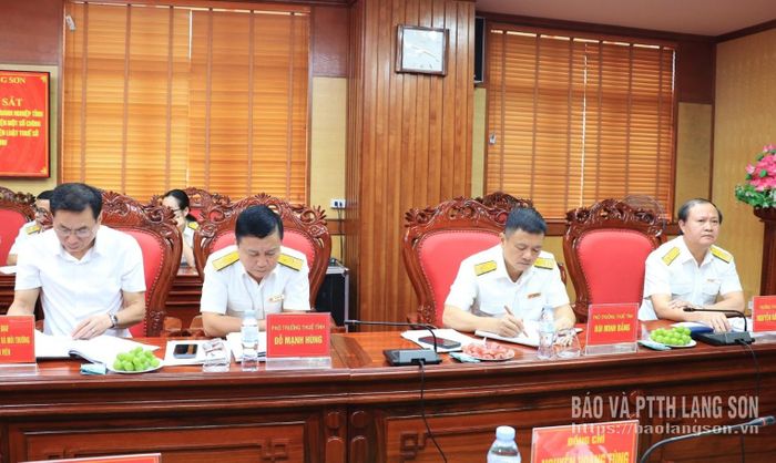 Các đại biểu tham dự chương trình khảo sát