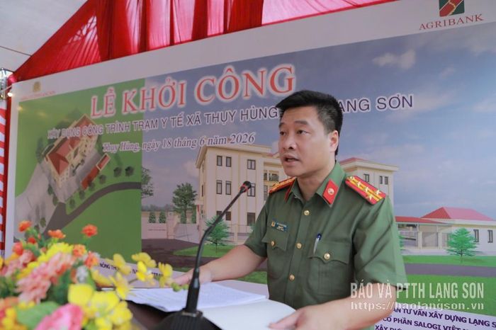 Giám đốc Công an tỉnh phát biểu tại buổi lễ