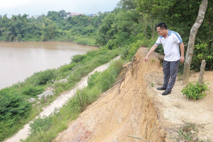 Cung sạt trượt ăn sâu vào sát khuôn viên và các công trình của Trường THPT Tú Đoạn