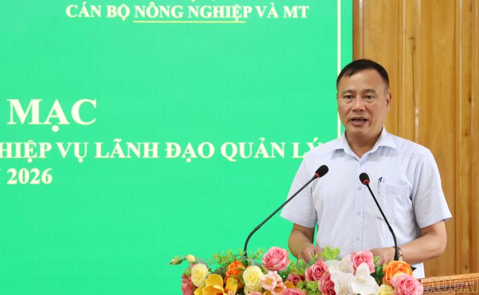 Lãnh đạo Trường Đào tạo, bồi dưỡng cán bộ nông nghiệp và môi trường phát biểu trong buổi khai mạc lớp tập huấn. 