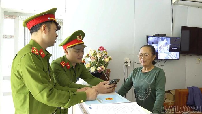 Việc hưởng ứng và lan tỏa Chiến dịch “Mùa hè số cùng VNeID” đang góp phần đưa chuyển đổi số đến gần hơn với người dân.