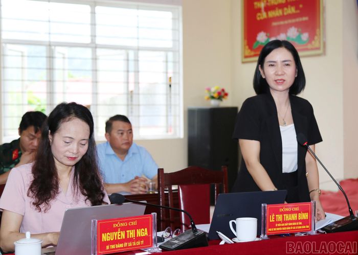 Đồng chí Lê Thị Thanh Bình - Phó Bí thư chuyên trách Đảng ủy Các cơ quan Đảng tỉnh đề xuất một số giải pháp trong công tác sắp xếp thôn tại 2 xã.