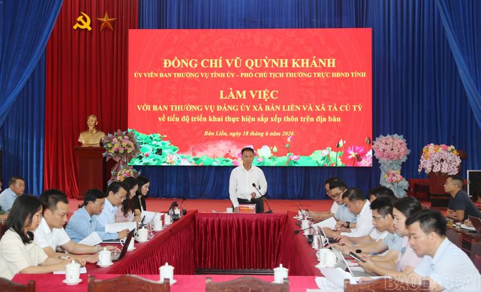 Quang cảnh buổi làm việc.