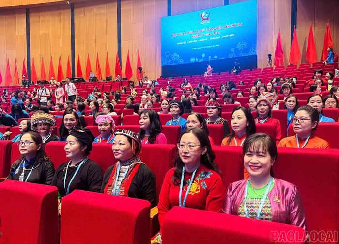 Đoàn đại biểu phụ nữ tỉnh Lào Cai tại đại hội. 