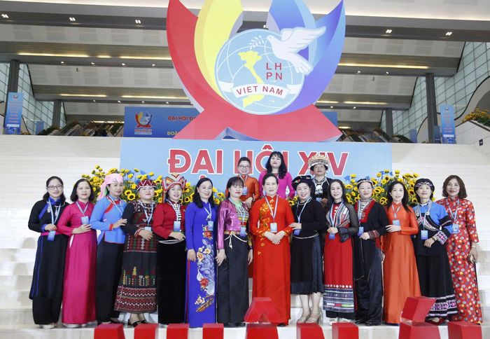Đồng chí Đinh Minh Hà (trang phục Mường) - Chủ tịch Hội Liên hiệp Phụ nữ tỉnh Lào Cai tái cử Ủy viên Ban Chấp hành Trung ương Hội Liên hiệp Phụ nữ Việt Nam khóa XIV, nhiệm kỳ 2026 - 2031.