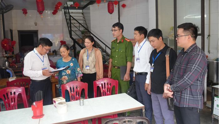 Kiểm tra cơ sở kinh doanh dịch vụ trên địa bàn.