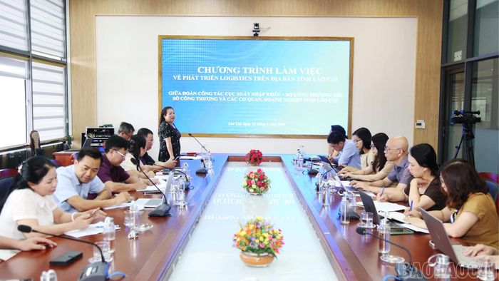 Các đại biểu doanh nghiệp phát biểu tại buổi làm việc.