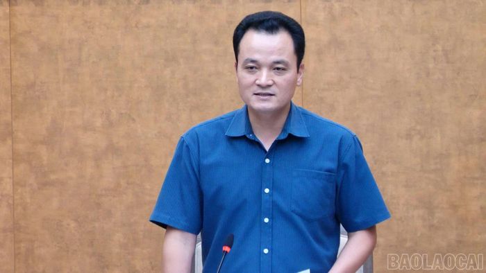 Đồng chí Giàng Quốc Hưng - Ủy viên Ban Thường vụ Tỉnh ủy, Phó Chủ tịch UBND tỉnh, Phó Trưởng Ban Thường trực Ban Chỉ đạo tỉnh phát biểu chỉ đạo tại hội nghị.