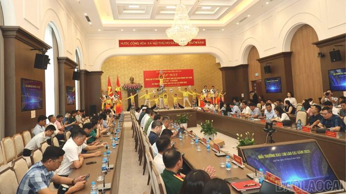 Quang cảnh chương trình gặp mặt.