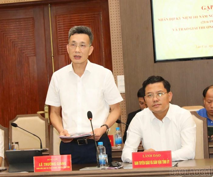 Lãnh đạo Báo và Phát thanh, Truyền hình tỉnh Lào Cai phát biểu tại chương trình gặp mặt.